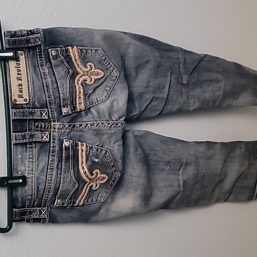 Rock Revival Crop Jeans - Picture 3 of 4